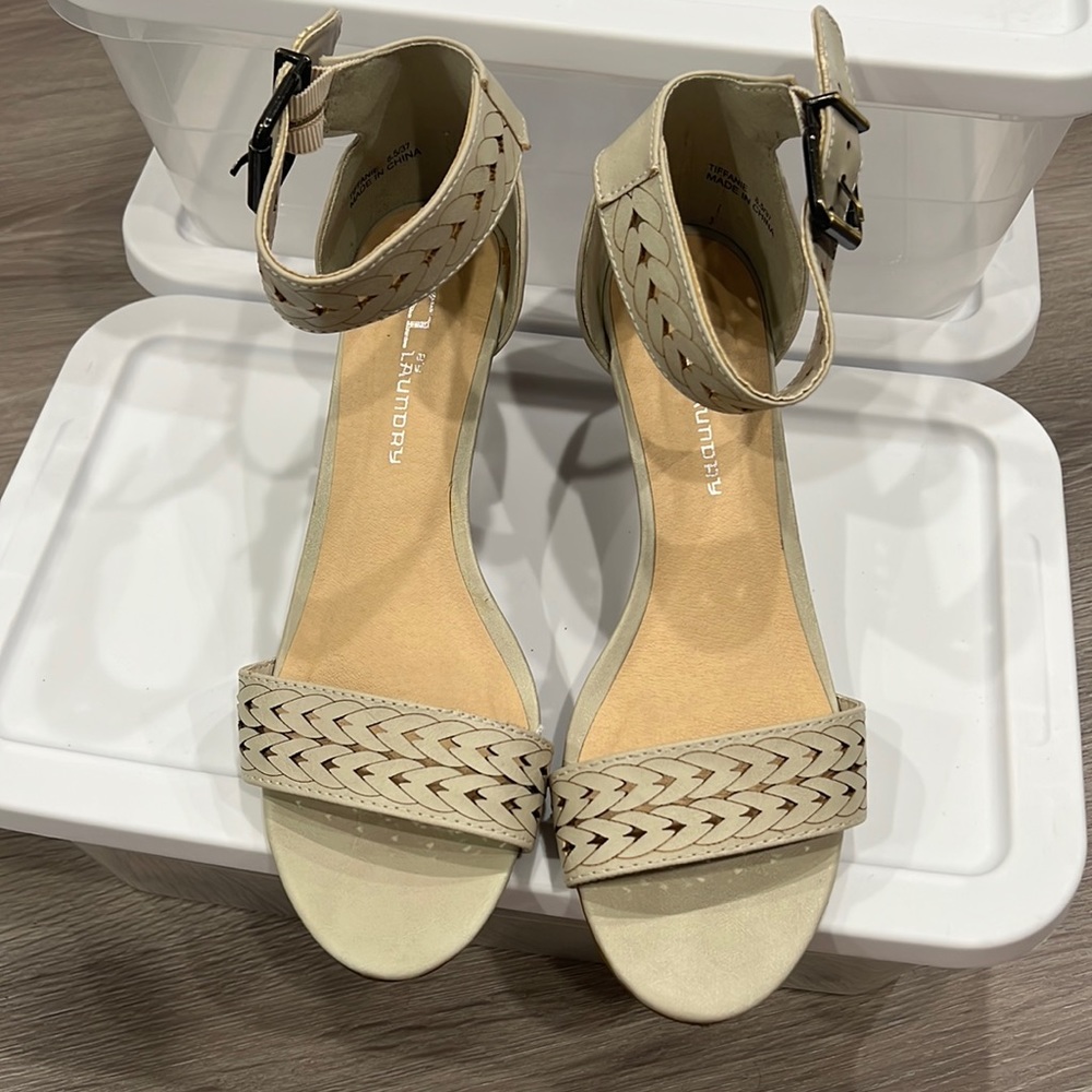 Grey CL by Laundry Blocked Heel Sandal, size 6.5